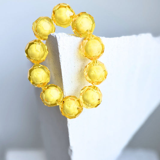 Gult kantet bead in bead armbånd i akryl – BIYAcolour