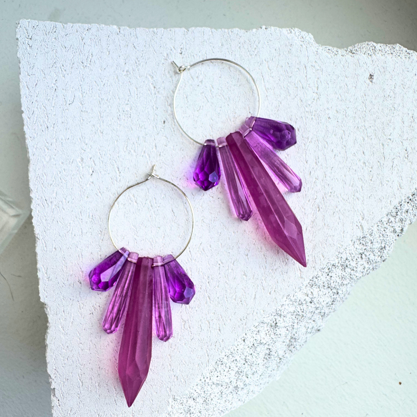 Lilla Pop Hoops – Spidse akrylperler i lilla
