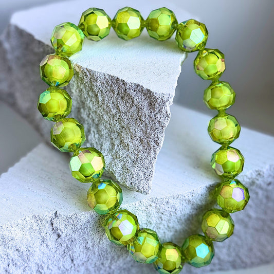 Lysegrøn bead in bead halskæde i akryl – BIYAcolour